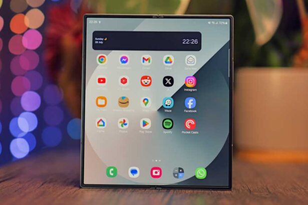Samsung Galaxy Fold Ultra Foldable Phone Officially Teased