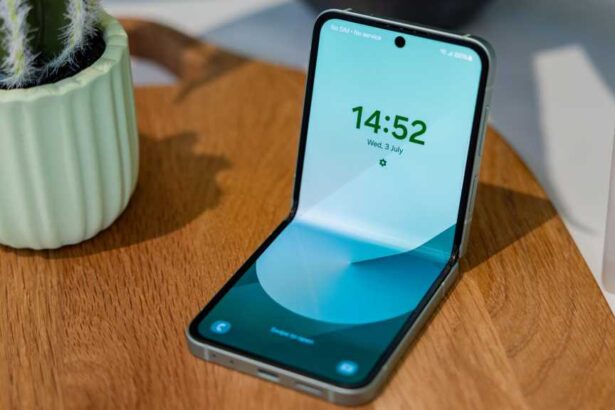 Samsung Galaxy Z Flip 7 Design and Pricing Leak