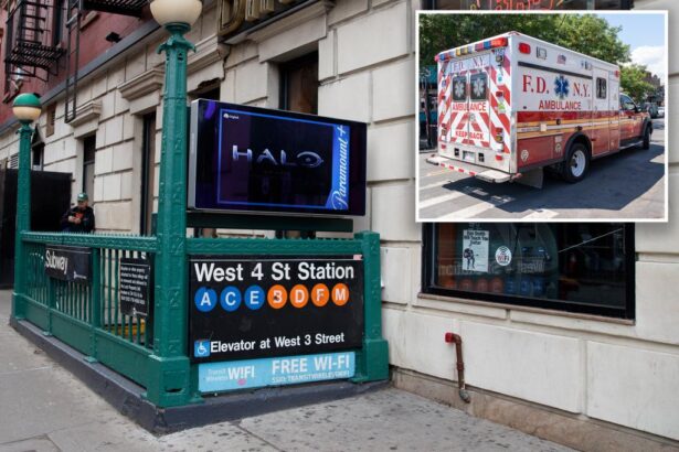 Stabbing suspect on loose after man attacked in NYC subway