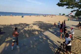 Sunshine brings crowds, guns to Chicago’s lakefront