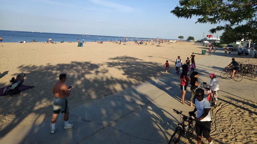 Sunshine brings crowds, guns to Chicago’s lakefront