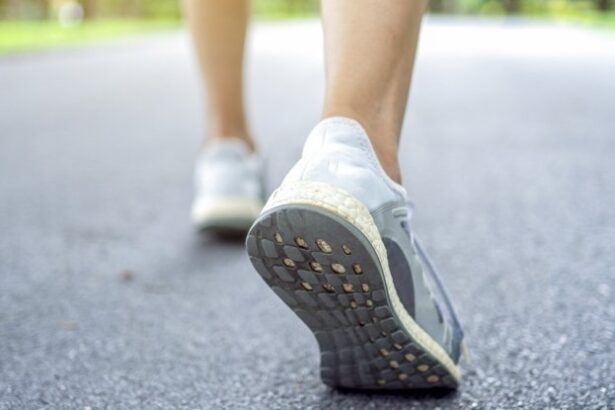 The ‘Japanese Walking’ Fitness Trend Has Science-Backed Benefits : ScienceAlert