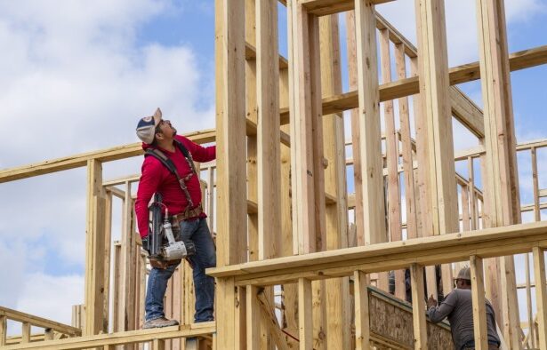 US housing construction falls to 5-year low as tariffs weigh on sector