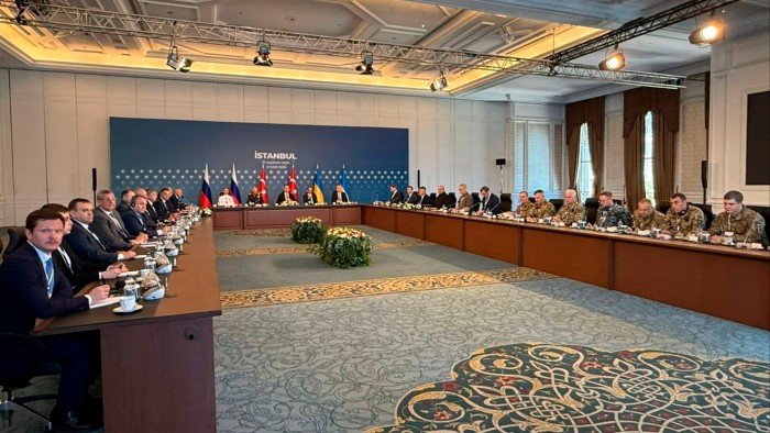 Ukraine and Russia exchange peace memorandums in Istanbul