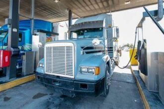 oil prices fall back after short-lived surge in early trading