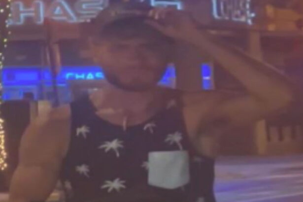 Attacker wearing ankle monitor left man badly injured in River North, police say