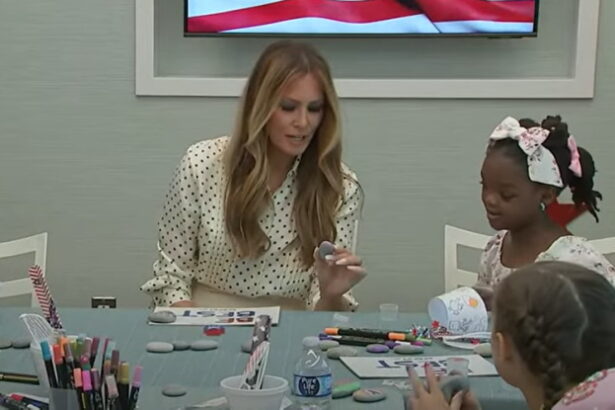 BEAUTIFUL! First Lady Melania Trump Began Celebrating Independence Day Weekend by Visiting Children’s National Hospital in Washington, DC (VIDEO) |