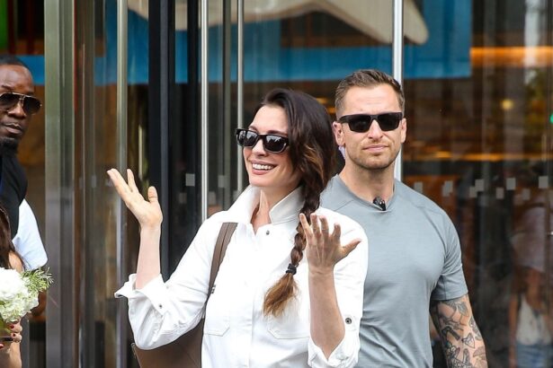 When She’s Not Andy Sachs, Anne Hathaway Opts for This One-And-Done Denim Staple