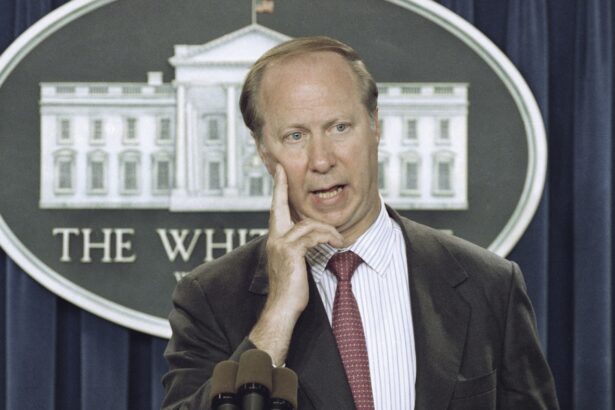 David Gergen, adviser to 4 presidents, dies at 83 : NPR