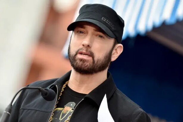 Eminem ‘Covers Walls In Tinfoil to Stop Spies’