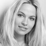 17 Dazzling Photos of a Young Pamela Anderson