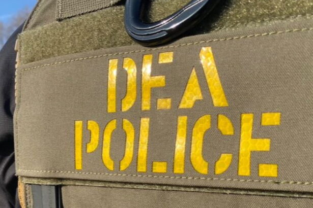 Guns, kilos of cocaine, and 0,000 cash seized from Loop apartment, feds say