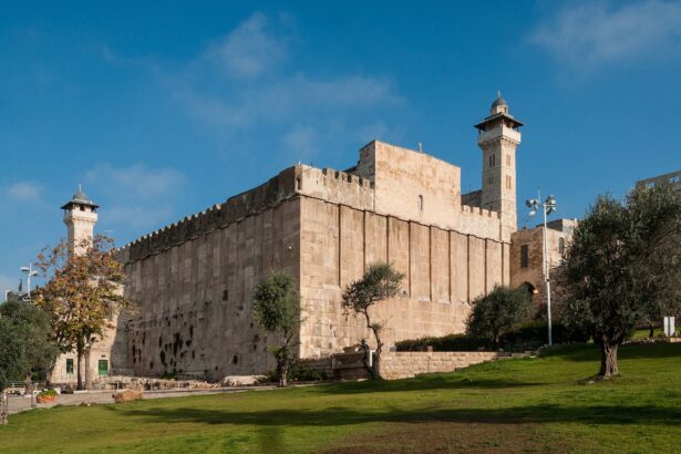 Israel Says It Will Hand Over Hebron Mosque to Settlers 