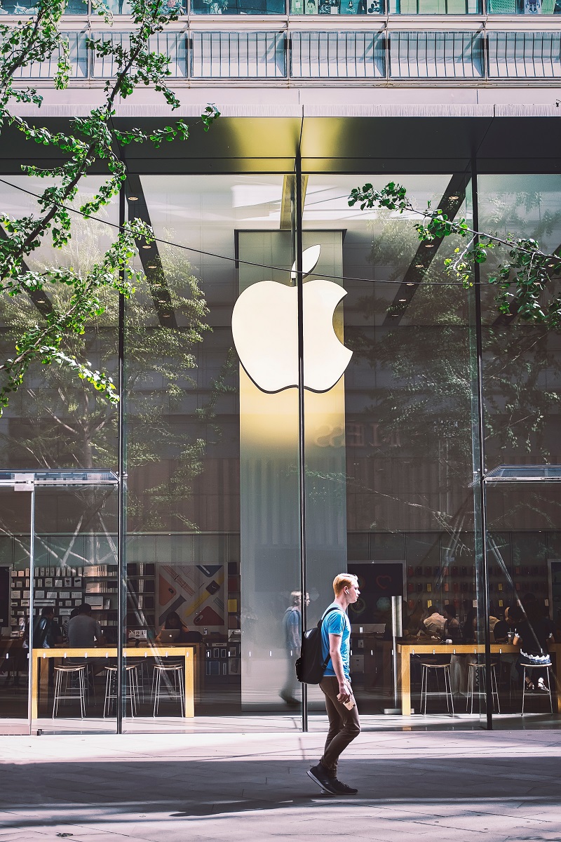 JPMorgan Bumps Apple (AAPL) PT to 0, Keeps ‘Overweight’