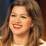 Kelly Clarkson Brings Daughter Onstage to Sing at Vegas Residency