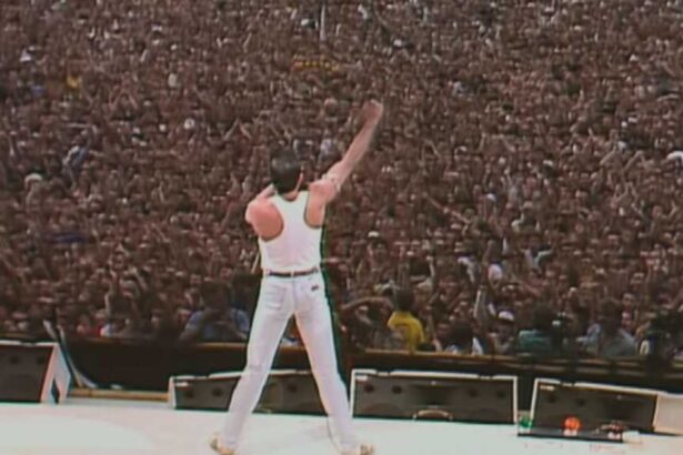 Live Aid 40 Years On: Should Smartphones Be Banned at Concerts?
