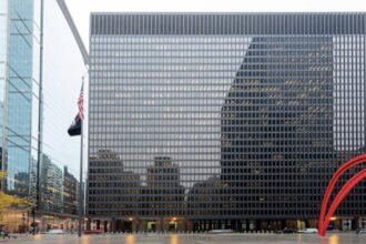 Man charged after 9-hour knife standoff inside Chicago federal courthouse