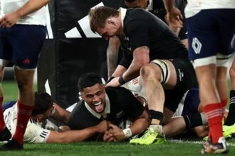 Rusty All Blacks subdue plucky French