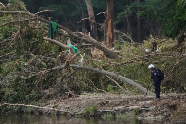 Search For Texas Flood Victims Paused As Heavy Rains Bring New Threat Of High Waters