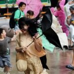 Shanghai relocates 280,000 amid storm