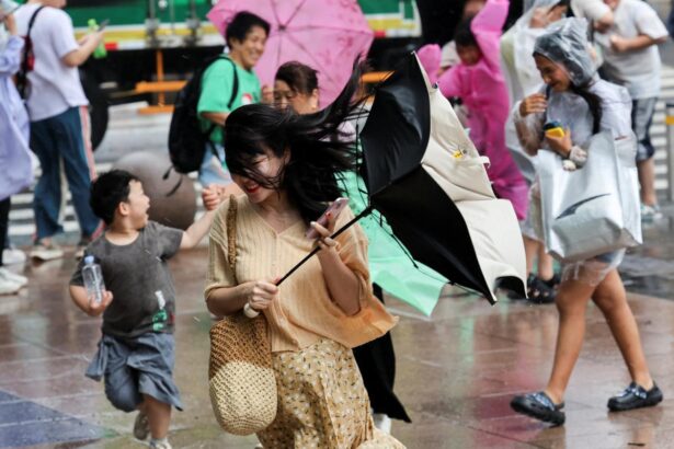 Shanghai relocates 280,000 amid storm