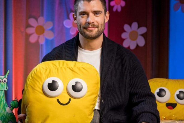 ‘Superman’ Star David Corenswet Reads CBeebies Bedtime Story