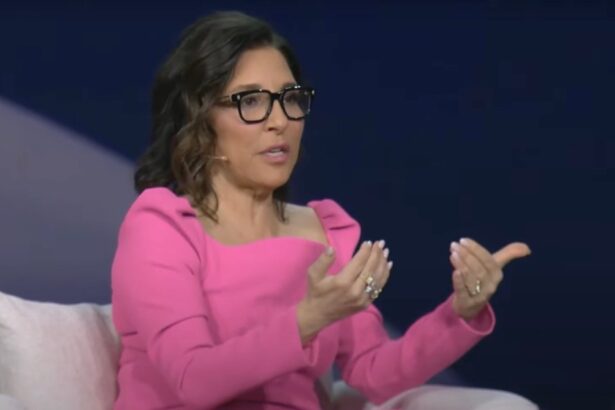 They took away Linda Yaccarino’s blue check!