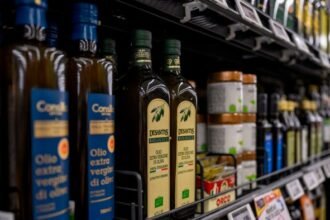 US threatens EU with 17% tariff on food exports