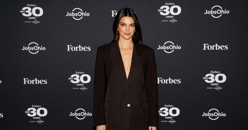 We Found a Lookalike for Kendall Jenner’s Capris