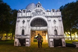 An Inflatable Building Recreates the Iconic Mecca Flats at the Heart of Chicago’s Black Renaissance — Colossal