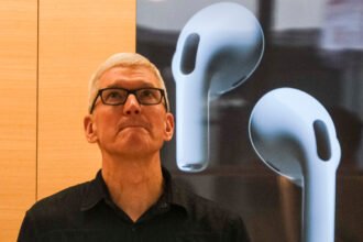 Apple analyst rethinks price target after 0 billion U.S. investment