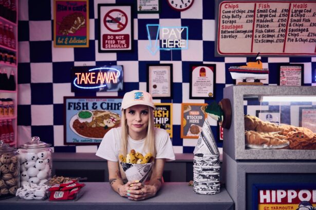 In ‘Bourdon Street Chippy,’ Lucy Sparrow Celebrates a British Culinary Institution in Felt — Colossal