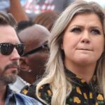 Kelly Clarkson’s Grief for Her 2 Kids Fueled by Own ‘Troubled Childhood’