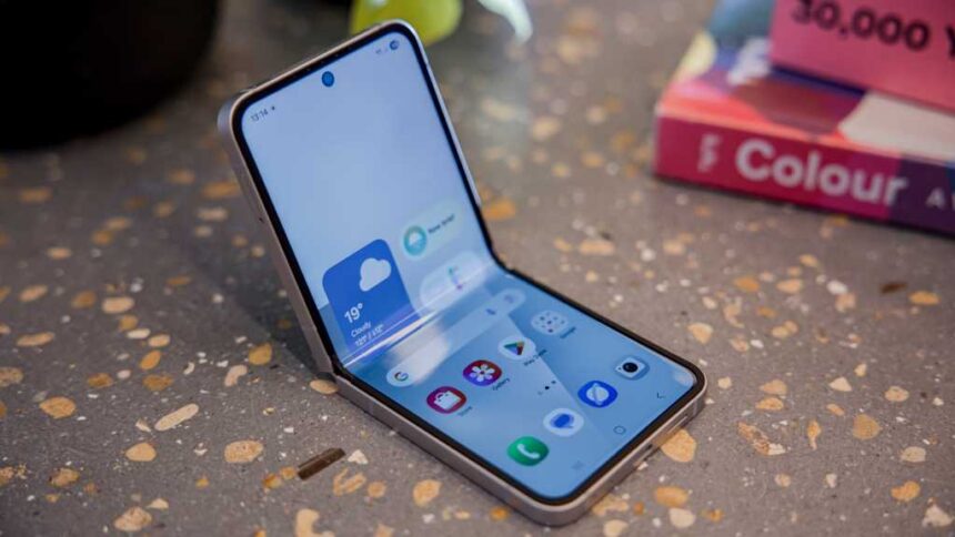 Samsung Galaxy Z Flip 7 Survives Bend Test