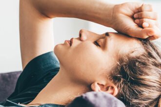 These Symptoms Could Be Early Warning Signs of MS, a Decade Before Diagnosis : ScienceAlert