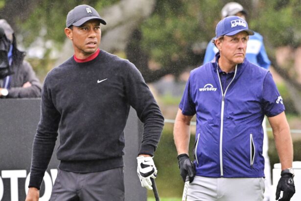 Tiger Woods’ ex-coach has a one-word reaction to 15x major champ’s dominating stat difference to Phil Mickelson