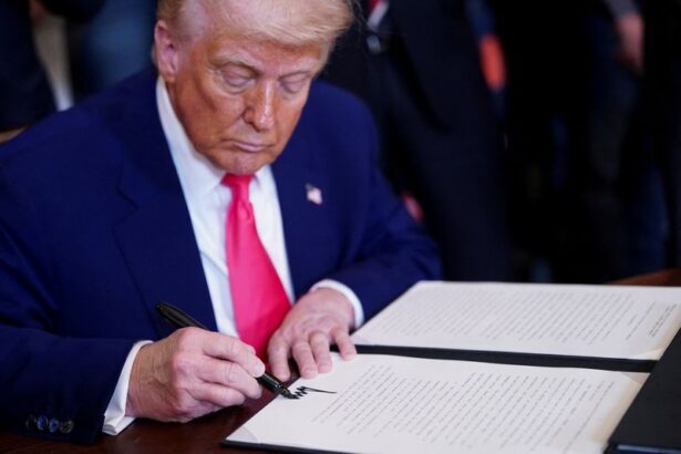 Trump signs order broadening access for alternative assets in 401(k)s