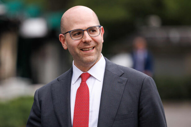 Trump to nominate economic advisor Stephen Miran to be new Fed governor, replacing Kugler