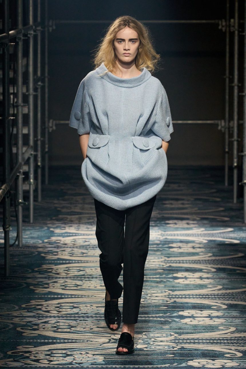 Slim-Fit Pants Return to Fashion Week Street Style—Here’s How to Wear Them Right Now