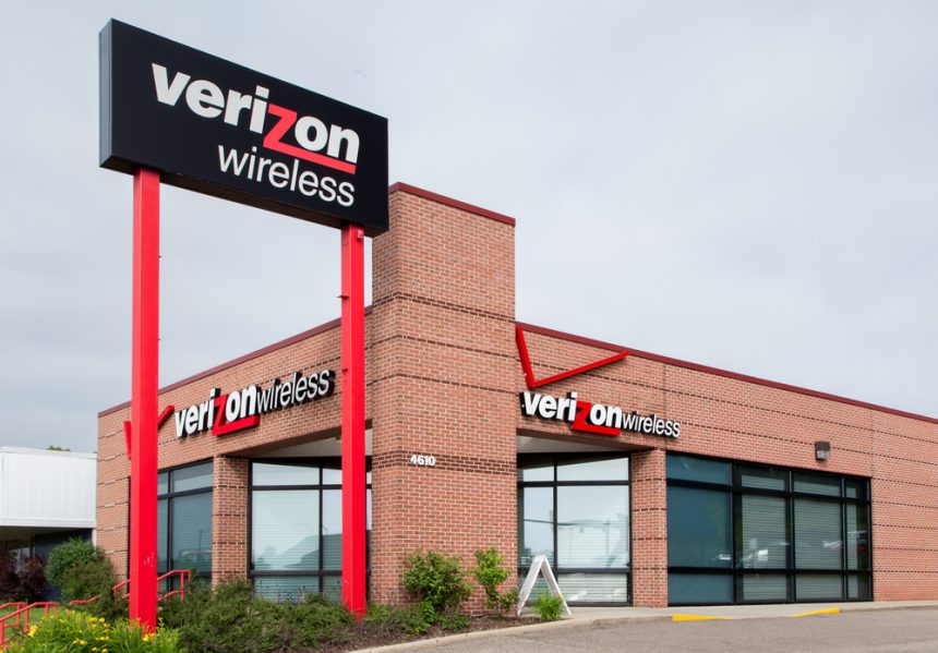 Verizon Communications Inc. (VZ) Expands 5G Ultra Wideband and AI Wearable Partnerships with Meta