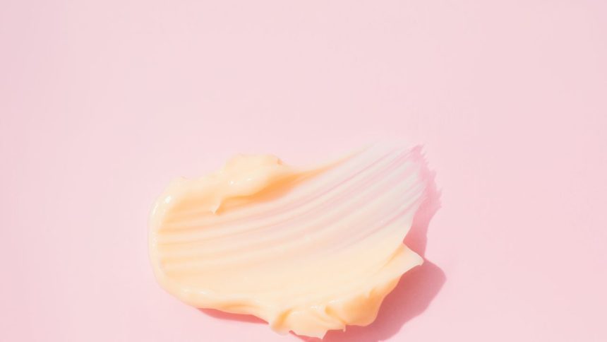 Skincare “Sandwiching” Will Keep Your Skin Hydrated For Fall