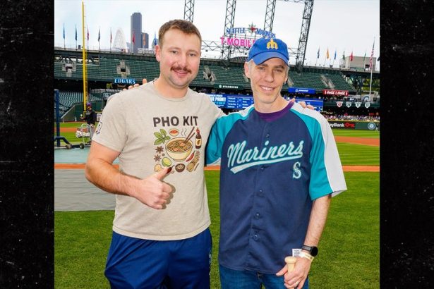 Cal Raleigh Meets Mariners Fan Who Gifted Historic 60th Home Run Ball To Kid