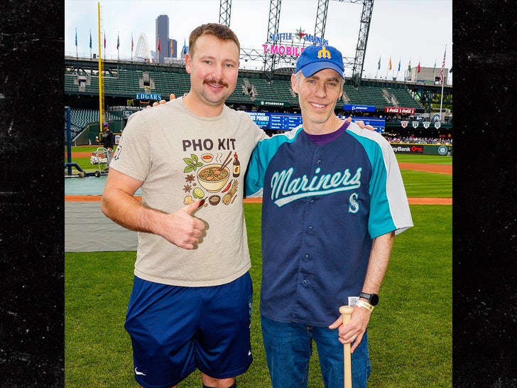 Cal Raleigh Meets Mariners Fan Who Gifted Historic 60th Home Run Ball To Kid