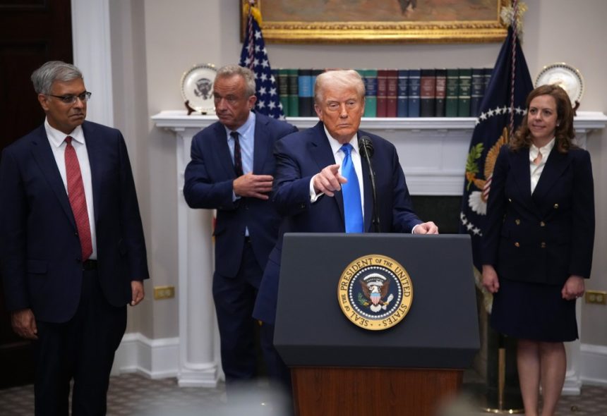 Trump to meet with Chuck Schumer and Hakeem Jeffries to discuss looming government shutdown 