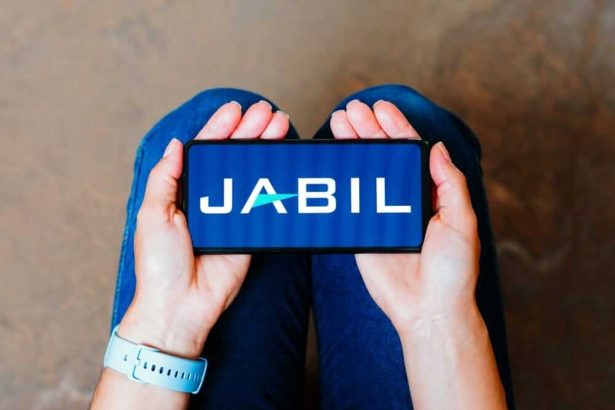 Jabil Stock: Is JBL Outperforming the Technology Sector?