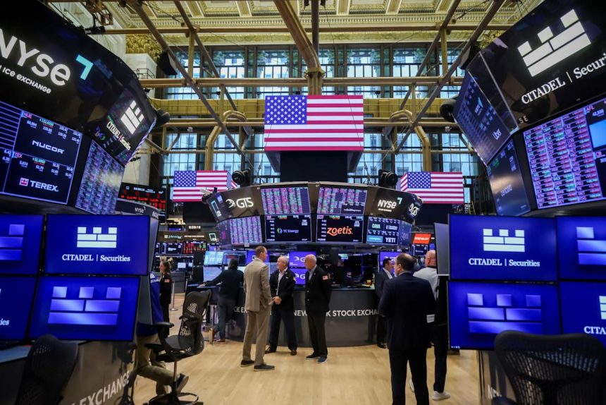 Wall Street Strategists Chase S&P 500 Like Few Times in History