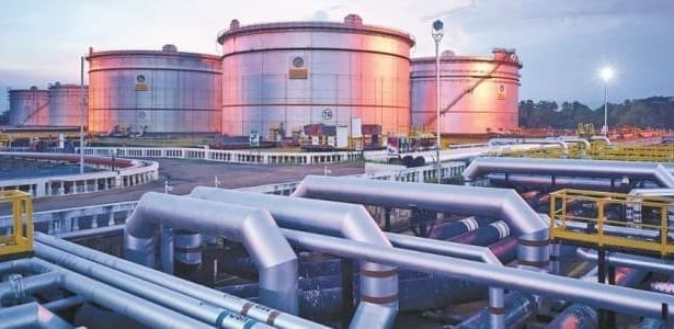 Oil Industry Braces for Glut and Investor Demands