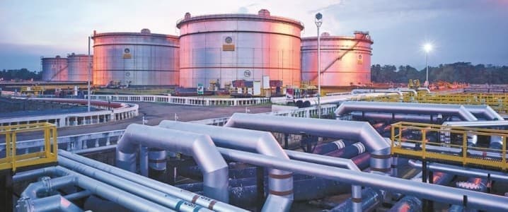 Oil Industry Braces for Glut and Investor Demands