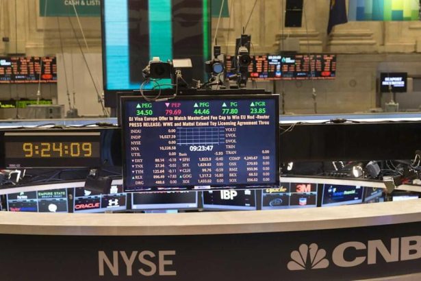 Stocks Pressured as Bond Yields Rise