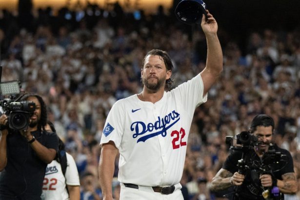 Clayton Kershaw Takes In The Moment In Last Regular-Season Home Start At Dodger Stadium